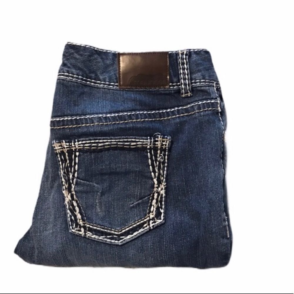 Maurices Distressed Size 5/6 Jeans - Picture 4 of 6